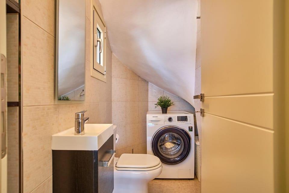 Toilet, Bathroom, washing machine