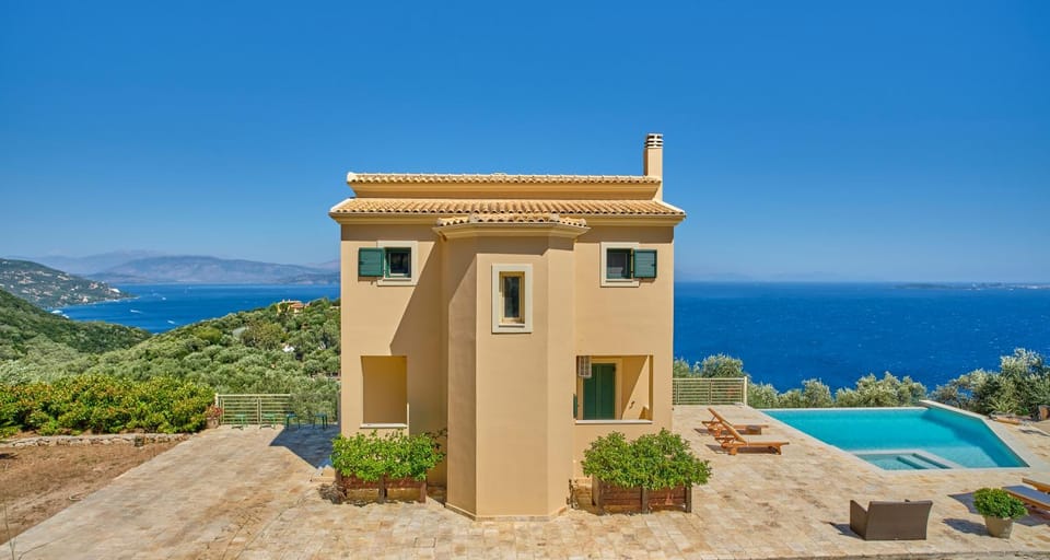 Property building, Day, Natural landscape, Mountain view, Pool view, Sea view, Swimming pool, sunbed