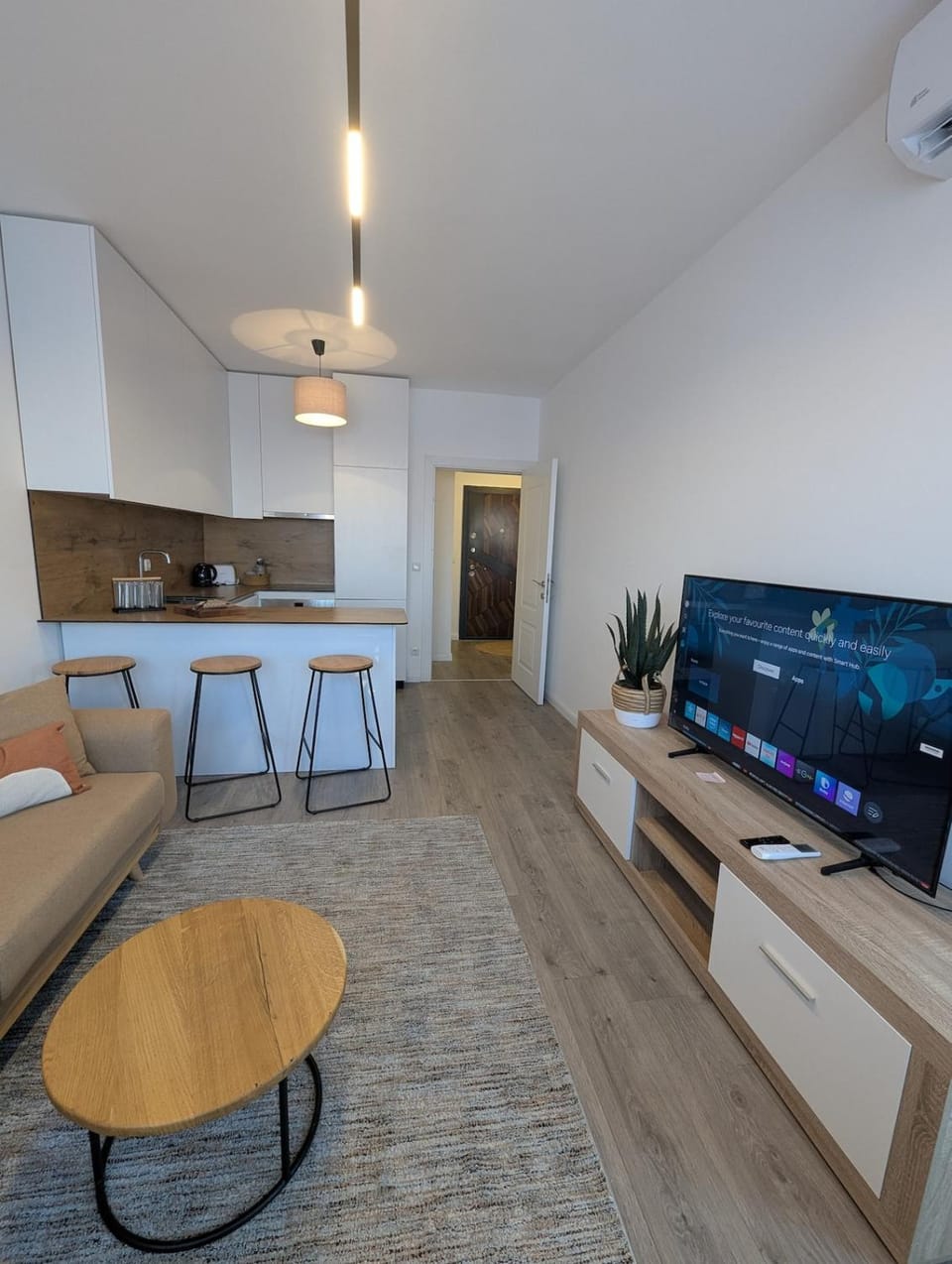 Communal lounge/ TV room, TV and multimedia, Kitchen or kitchenette, Living room, Seating area, Dining area