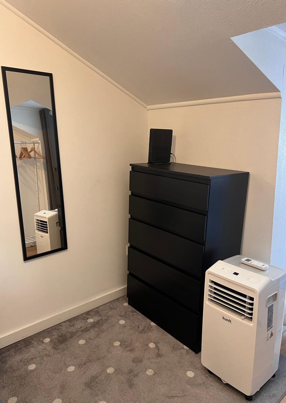 Bedroom, air conditioner