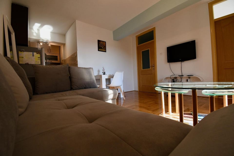 TV and multimedia, Living room, Dining area