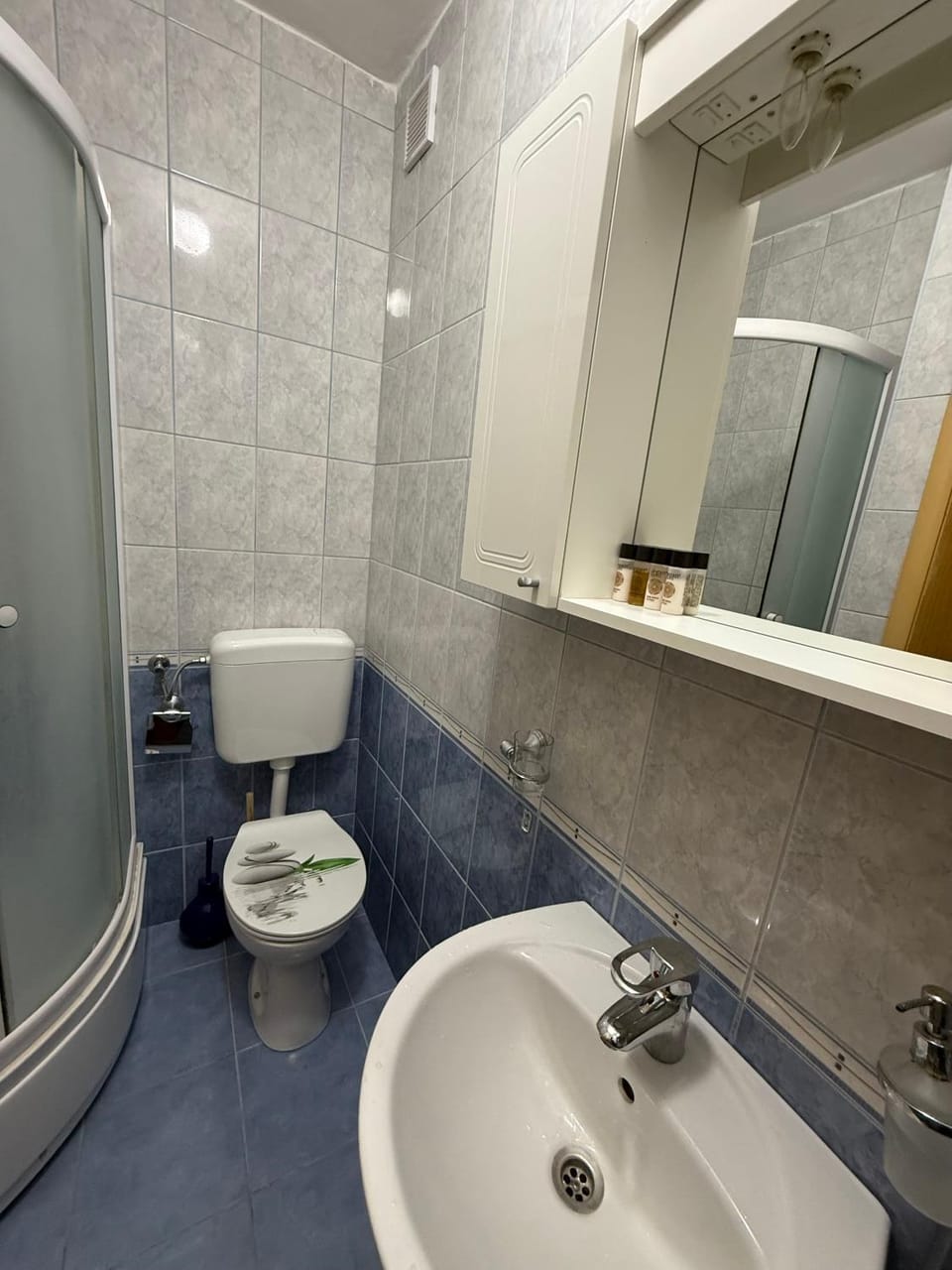 Shower, Bathroom, towels
