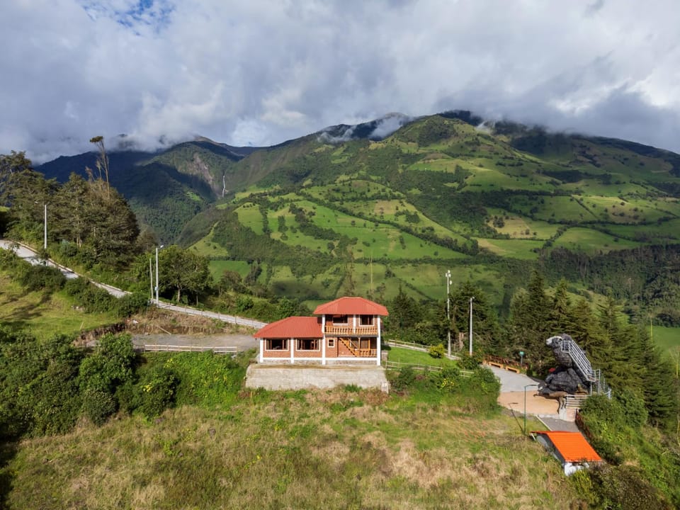 Property building, Nearby landmark, Natural landscape, Bird's eye view, View (from property/room), View (from property/room), Garden view, Mountain view, Mountain view