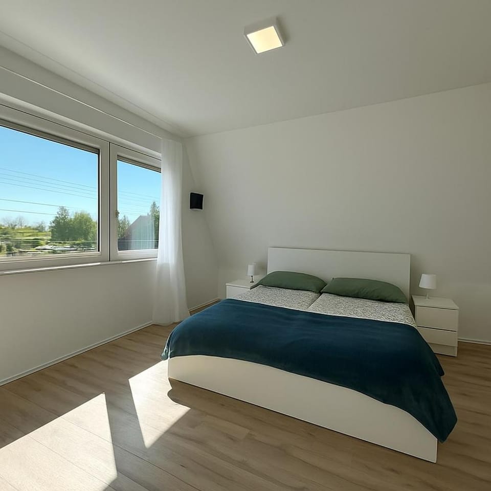 Sunset - Spacious Family Retreat House in Siófok