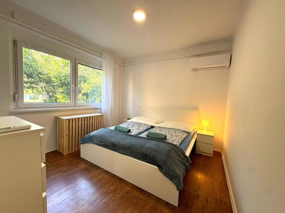 Sunset - Spacious Family Retreat House in Siófok