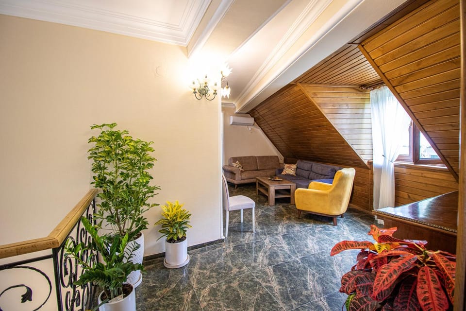 Sololaki Gem, 3BR Apartment Apartment in Tbilisi, Georgia