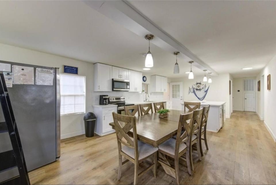 Kitchen or kitchenette, Dining area, dishwasher, oven, stove