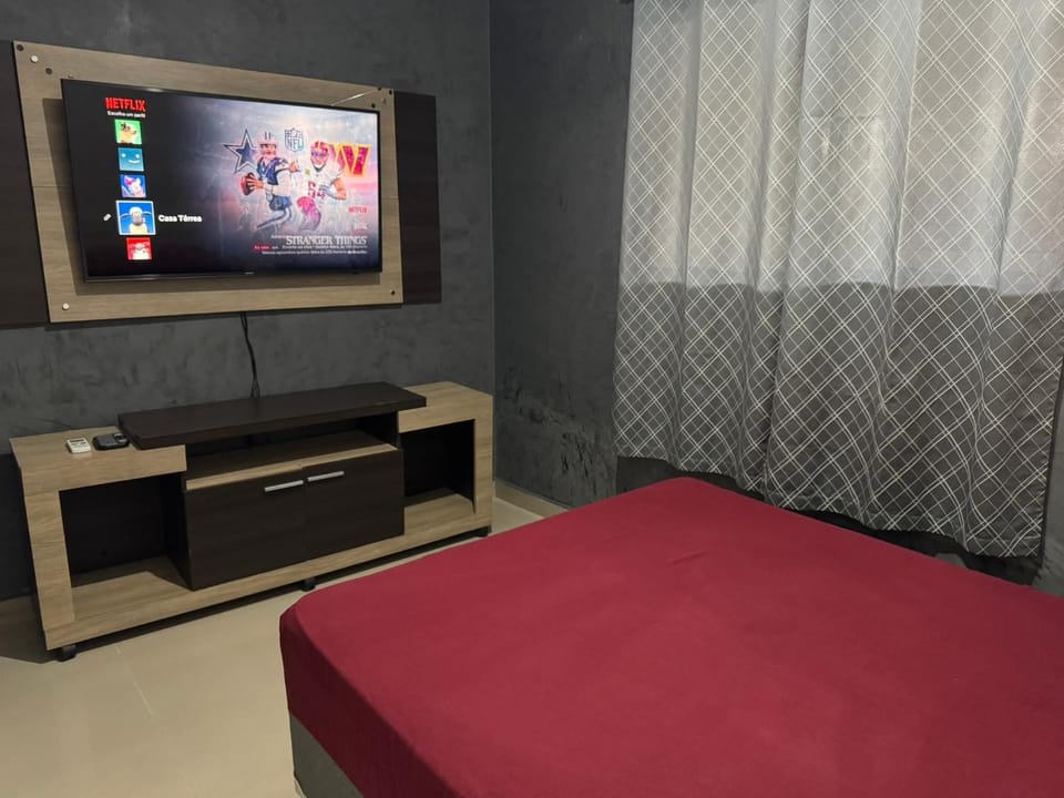 Bed, TV and multimedia, Photo of the whole room, Evening entertainment, Bedroom