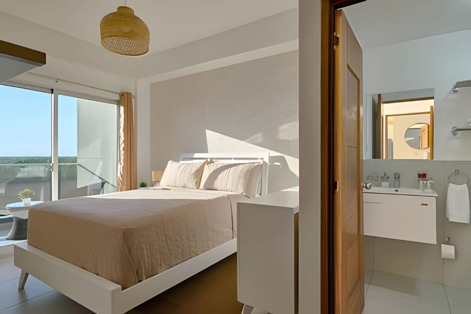 Bed, Bathroom, Photo of the whole room, Bedroom, towels