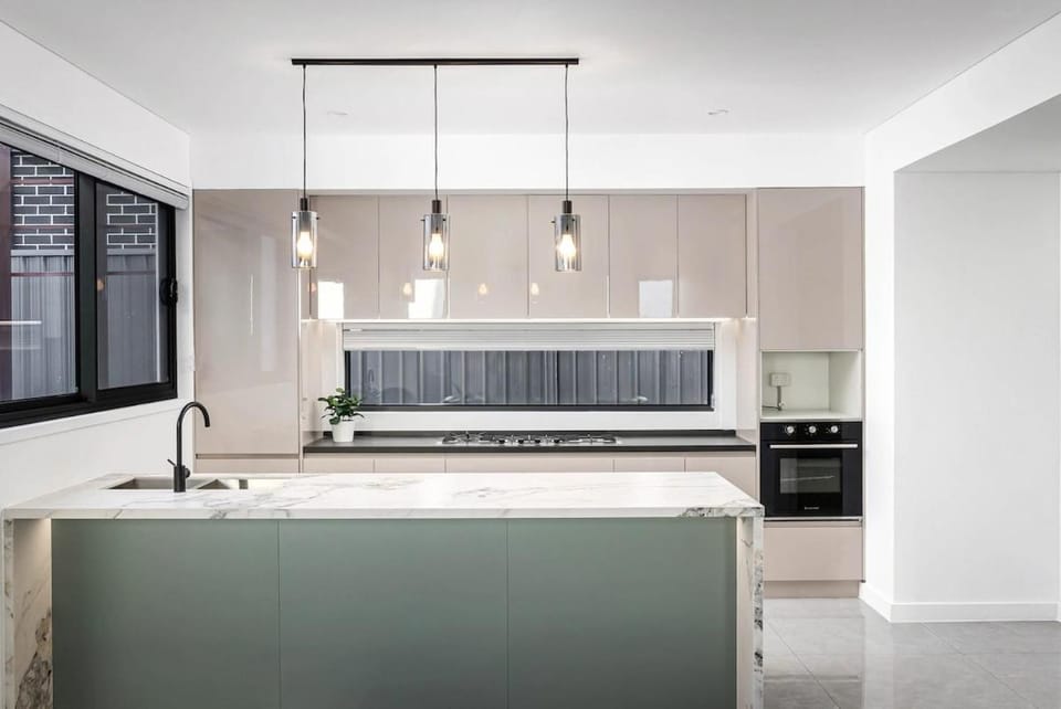 Austral Luxury 5Br Classic Model House House in Sydney