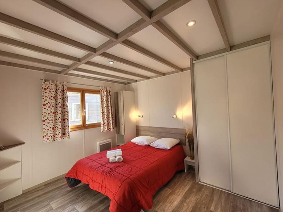 Chalet accessible avec terrasse à Coulon - API-1-52-596 Campground/ 
RV Resort in Nouvelle-Aquitaine
