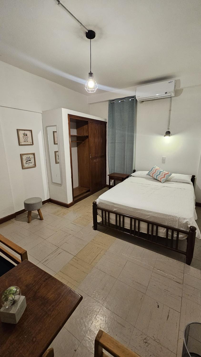 Restaurant/places to eat, Fitness centre/facilities, internet, internet, wardrobe, air conditioner, air conditioner
