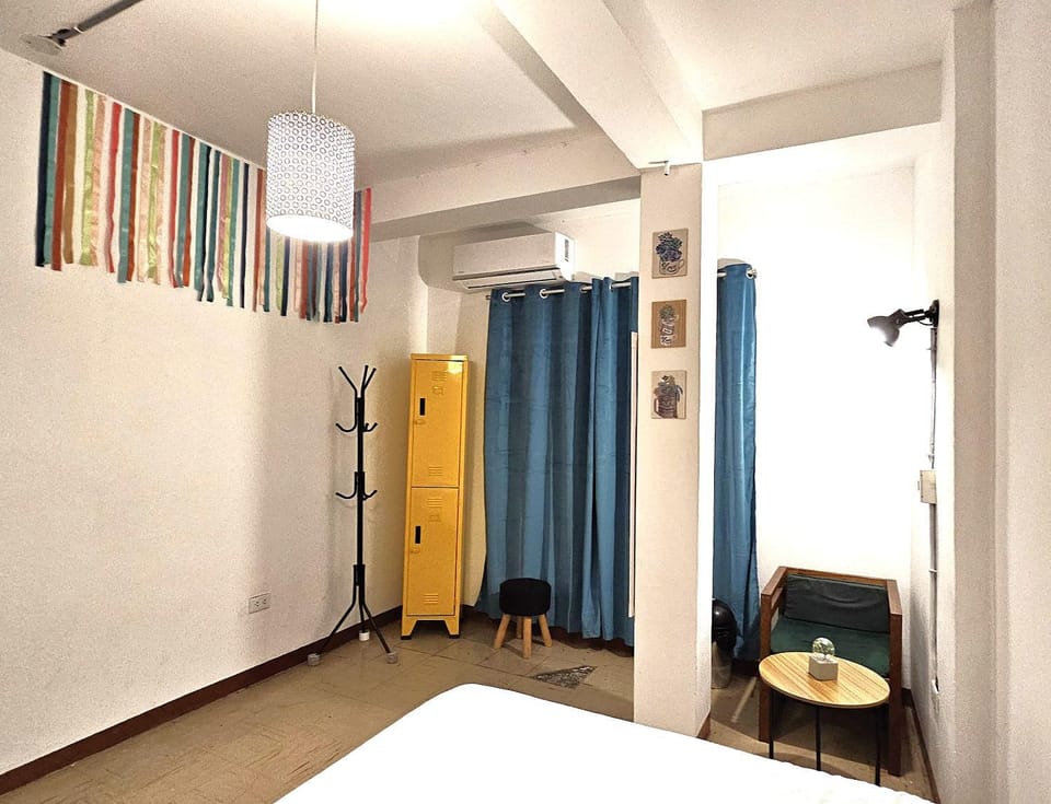 Restaurant/places to eat, Living room, Communal kitchen, wardrobe, air conditioner, air conditioner
