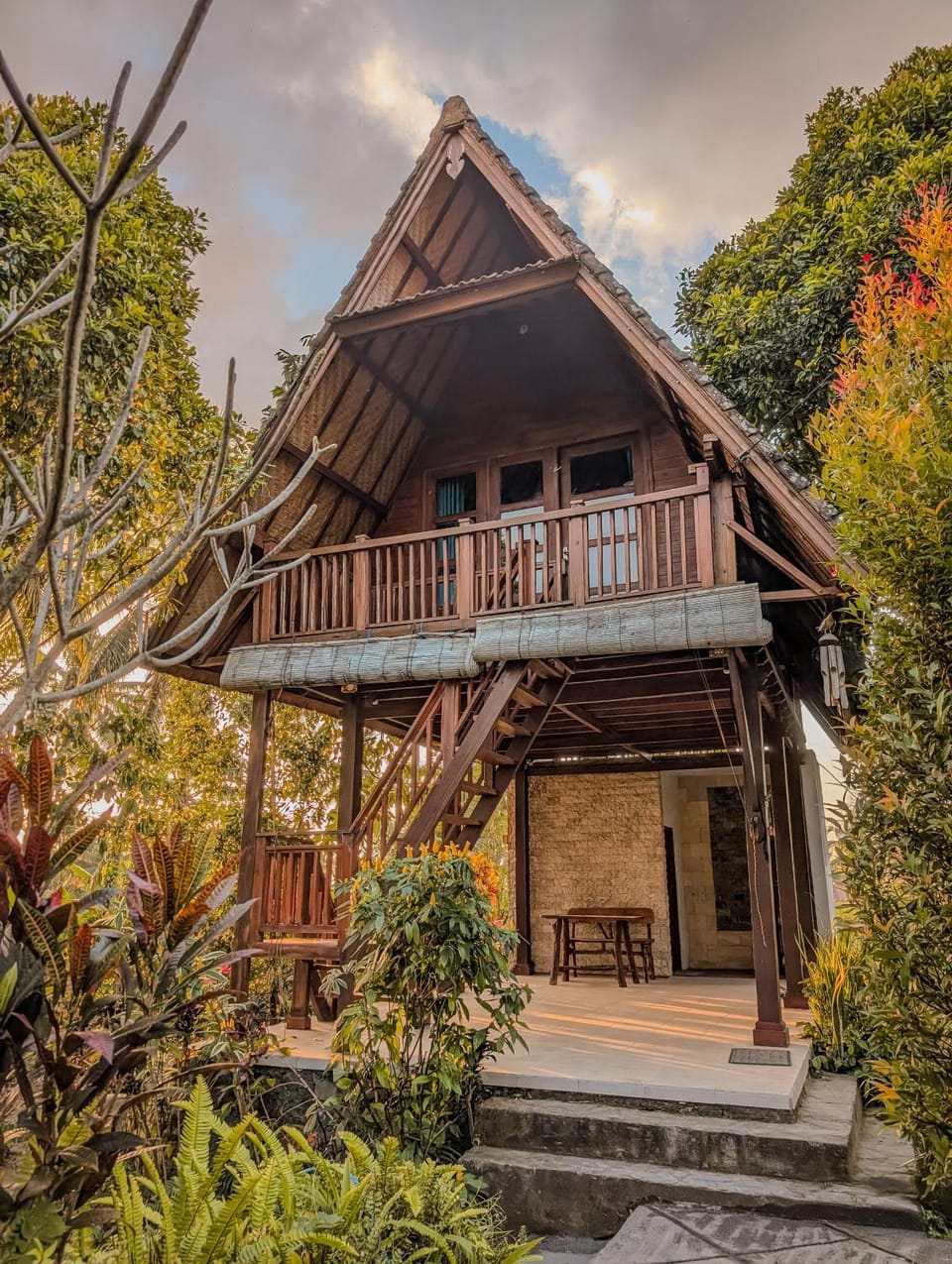 Triangle Cottage, Near 7 waterfall in north Bali House in Buleleng