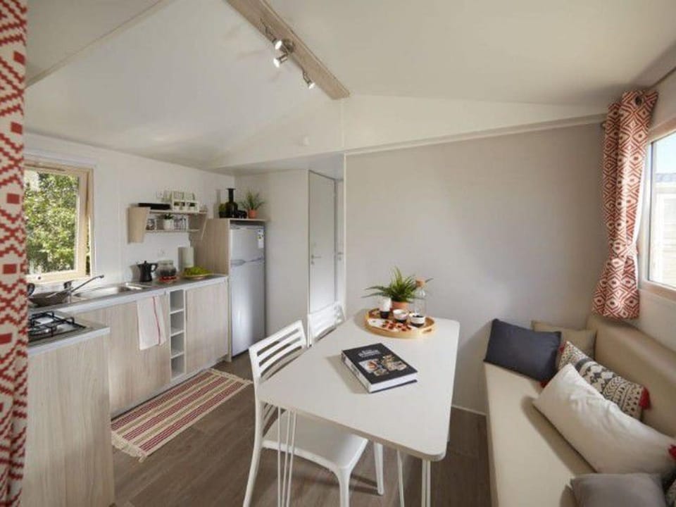 Mobil home avec terrasse pour 6 personnes - API-1-52-389 Campground/ 
RV Resort in Pays de la Loire