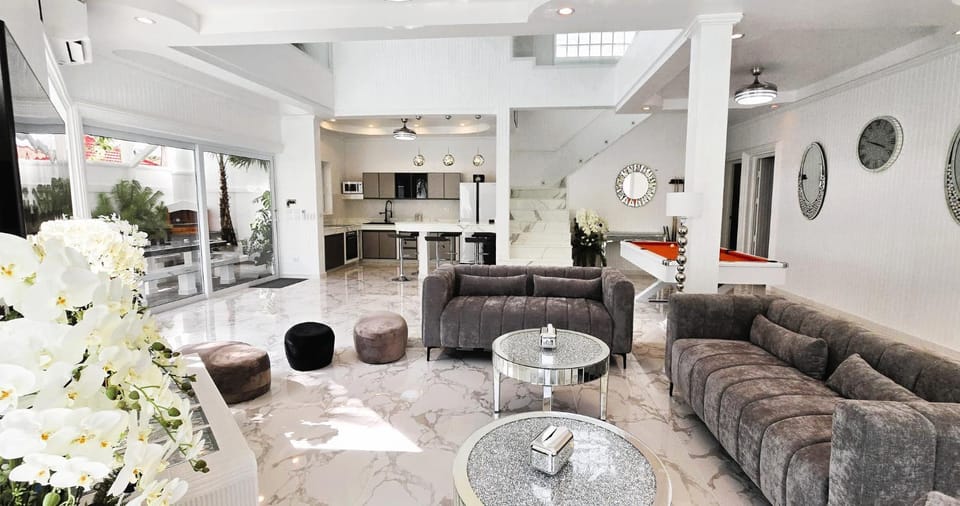 Communal lounge/ TV room, Living room, Lounge or bar, Seating area