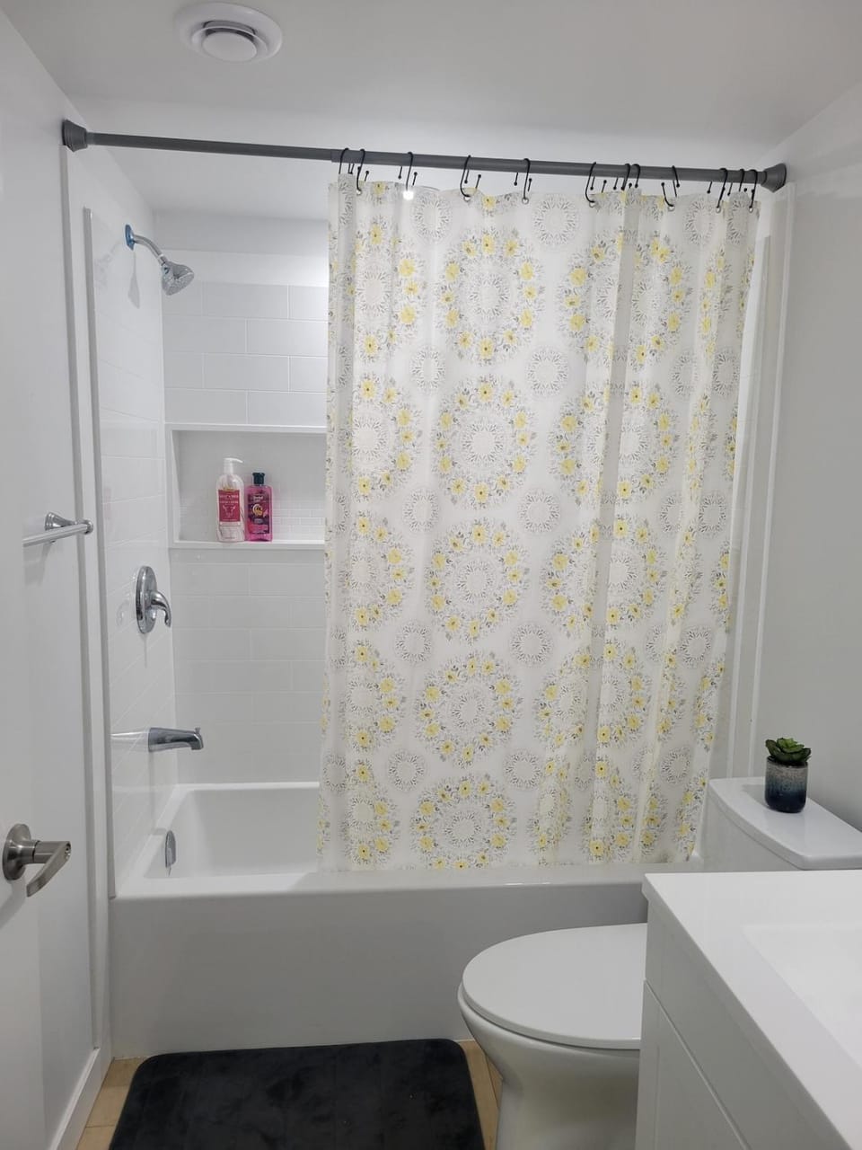 Entire Basement Suite in Bonavista Apartment in Winnipeg