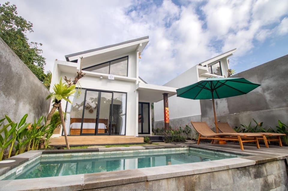 Property building, Natural landscape, Garden, Garden view, Swimming pool