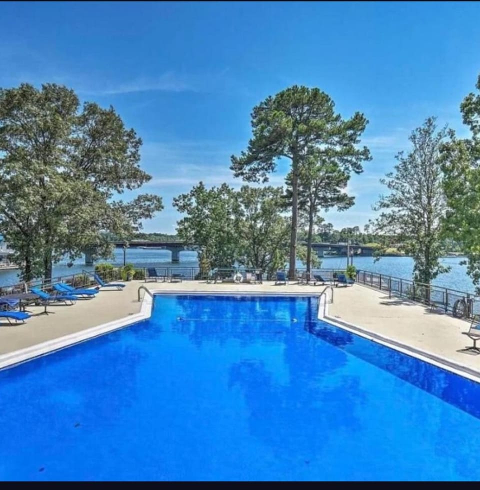 Swimming pool, Swimming pool