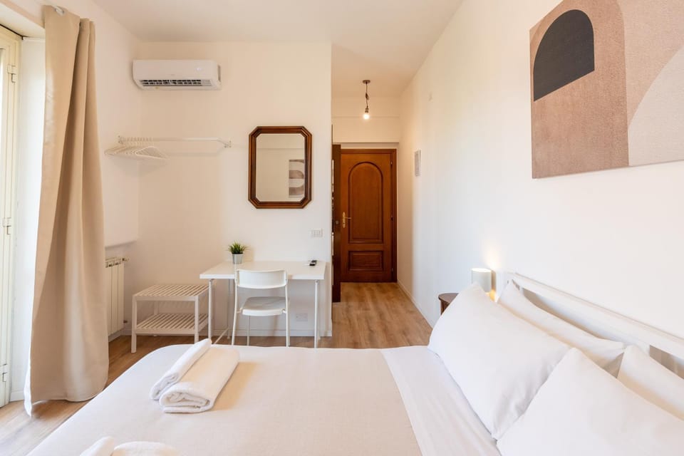 Bed, Photo of the whole room, Bedroom, air conditioner