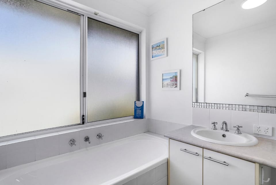 Shower, Bathroom, Bath, towels