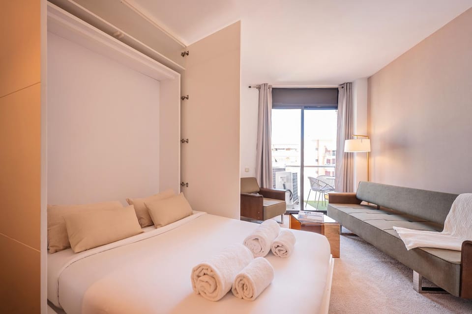 Bed, Living room