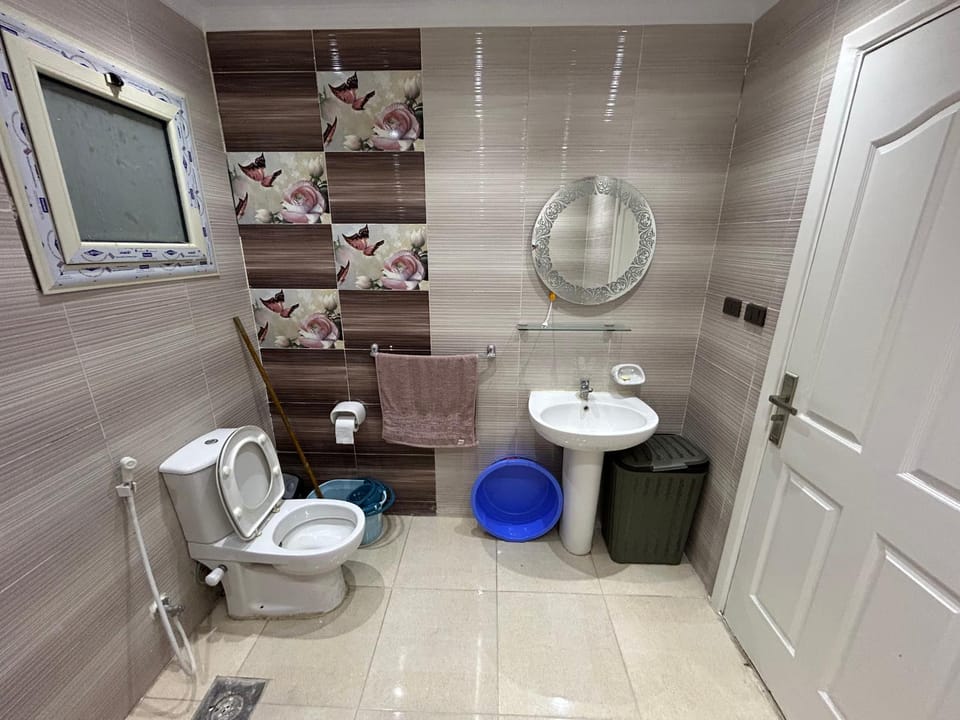 Shower, Toilet, Bathroom, bidet, towels