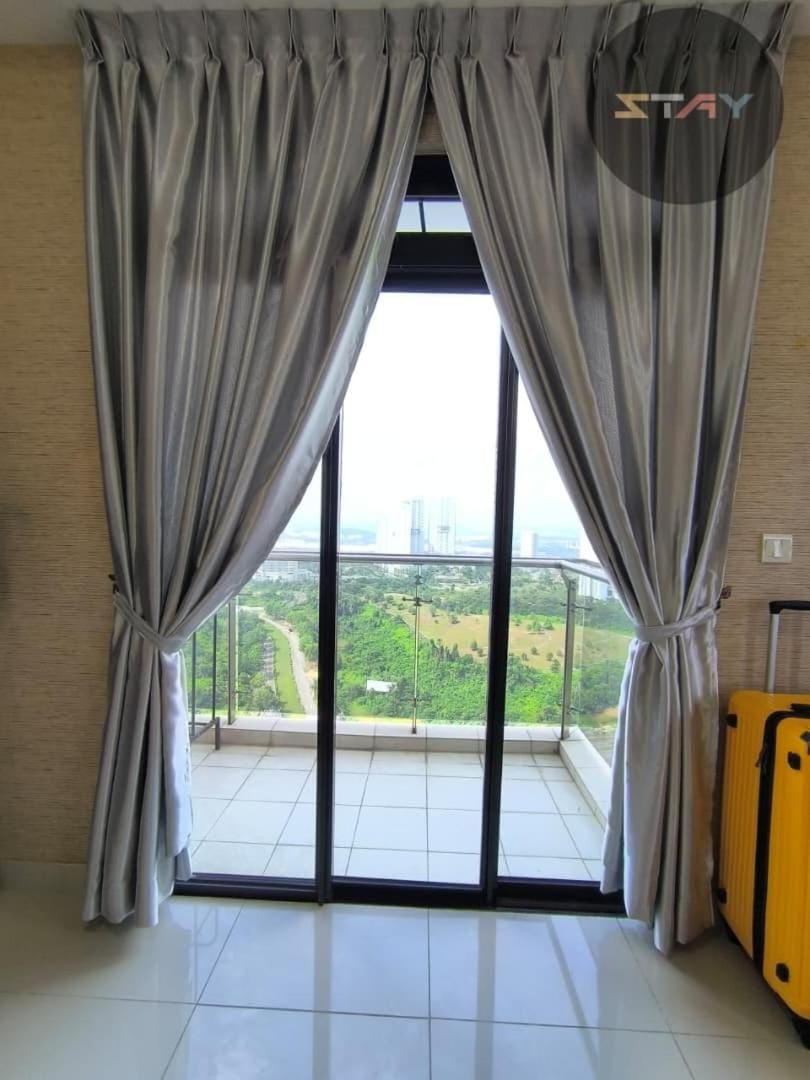 Meridin Sovo Couple Warm N Stylish Netflix BySTAY Apartment in Johor