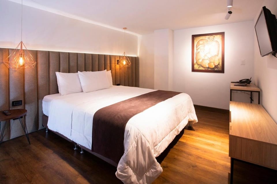 Bed, TV and multimedia, Bedroom