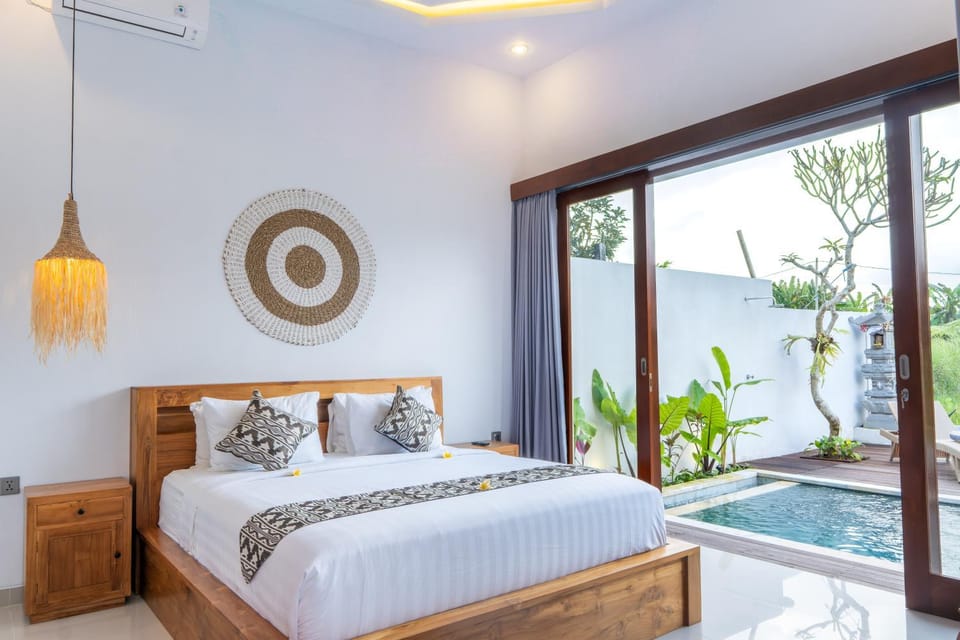 Bed, Natural landscape, Photo of the whole room, Bedroom, Pool view, Swimming pool, towels