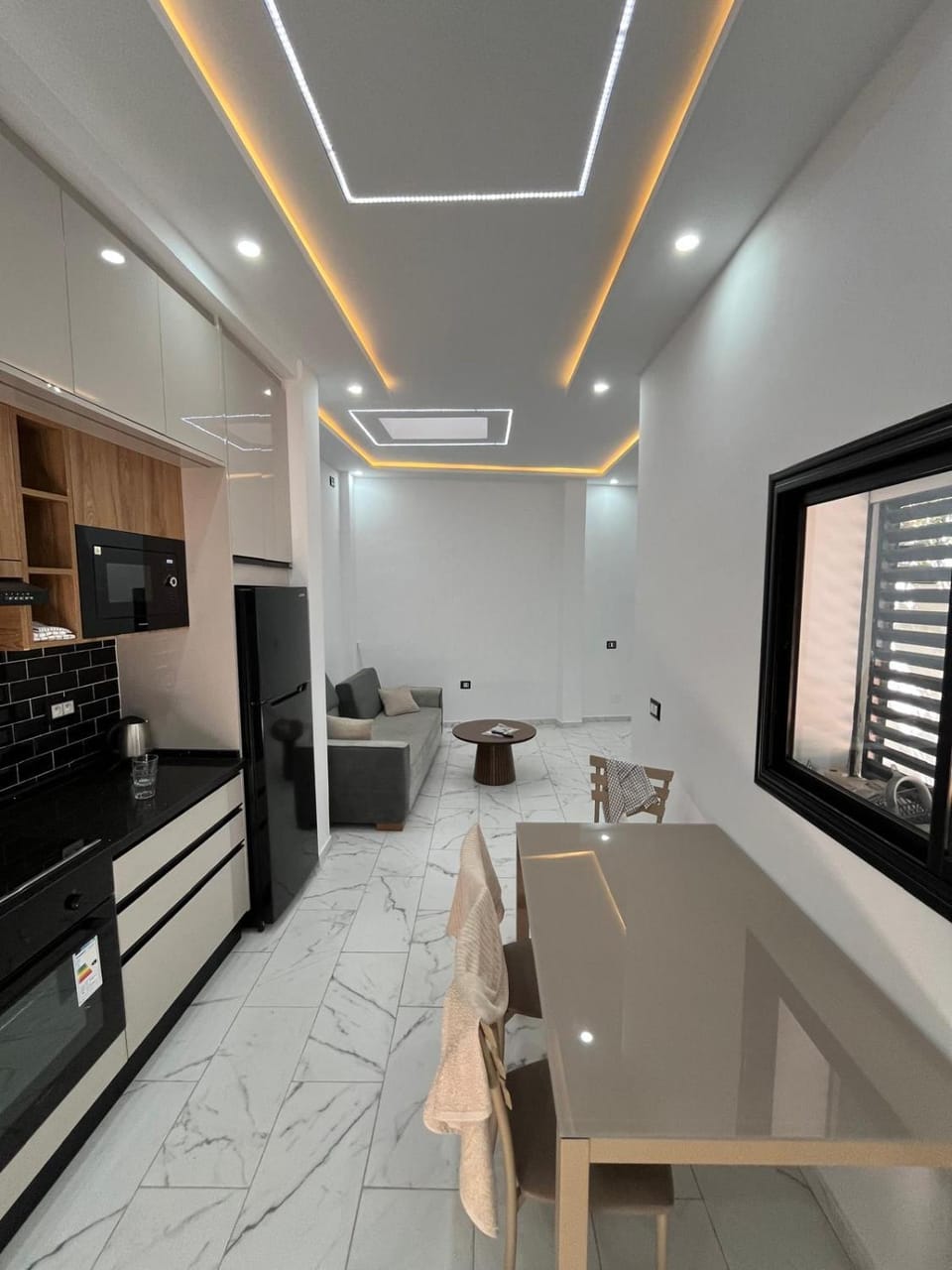 Property building, Kitchen or kitchenette, Living room, Seating area