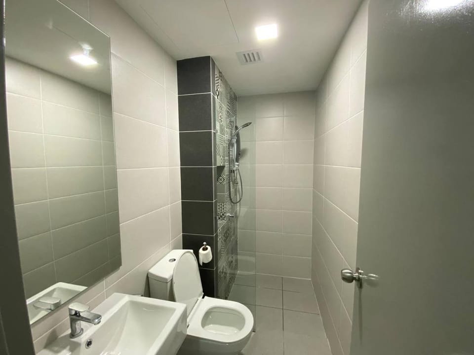 Shower, Toilet, Toilet, Bathroom, Bathroom
