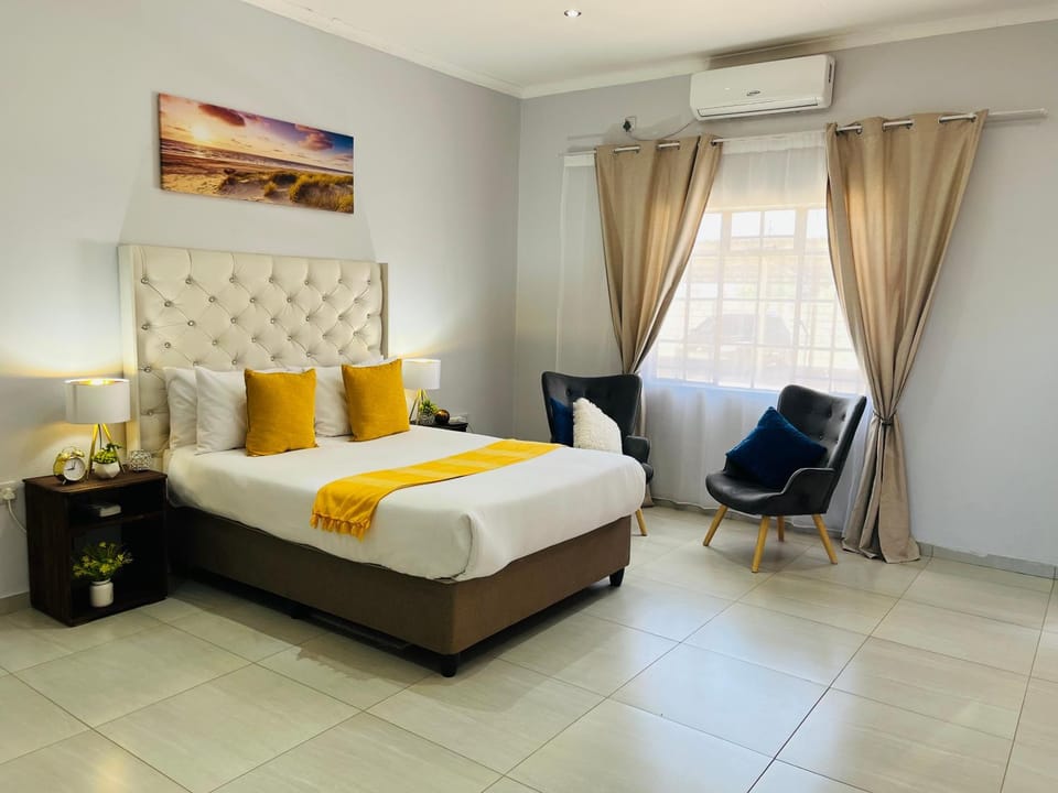 Bed, Photo of the whole room, air conditioner