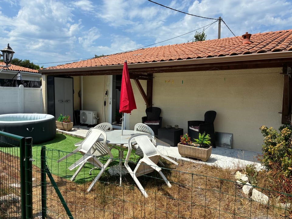 Maisonnette House in Arès