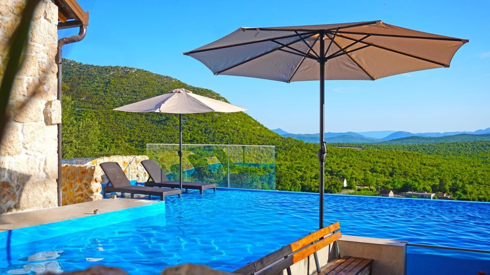 Mountain view, Pool view, Swimming pool, Swimming pool, sunbed