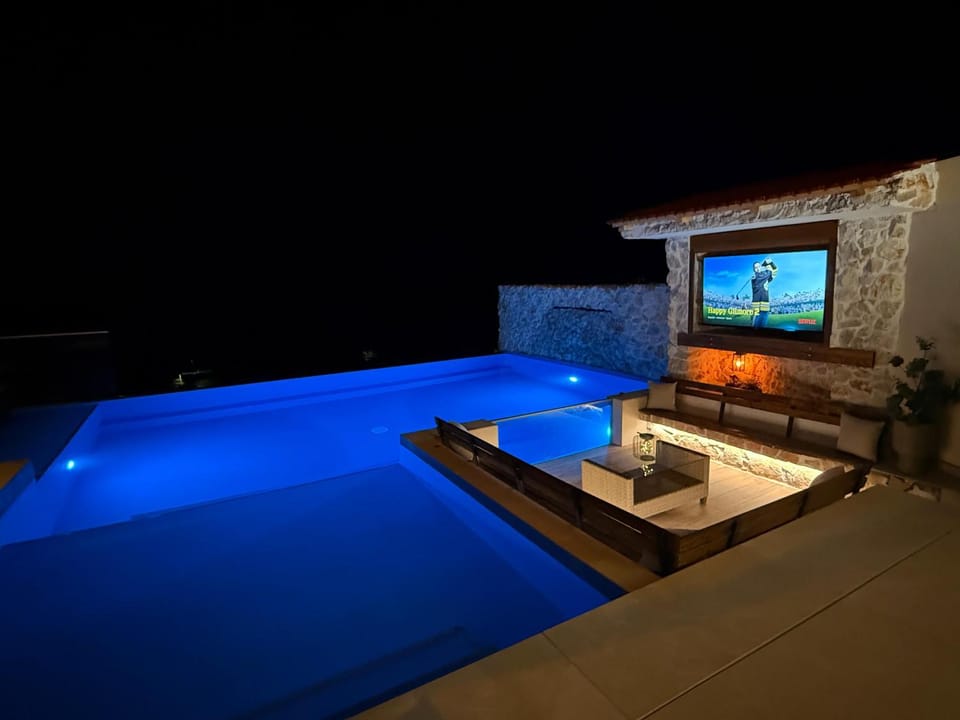 TV and multimedia, Pool view, Swimming pool, Swimming pool
