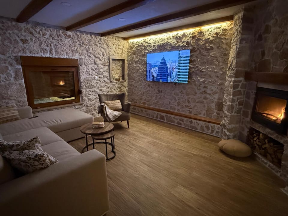 TV and multimedia, Living room, Seating area