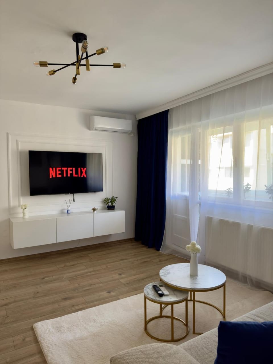 TV and multimedia, Living room, Seating area, Dining area, air conditioner