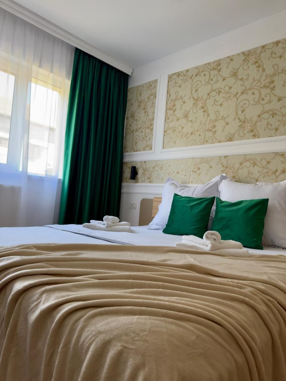 Bed, TV and multimedia, Bedroom, towels, wardrobe