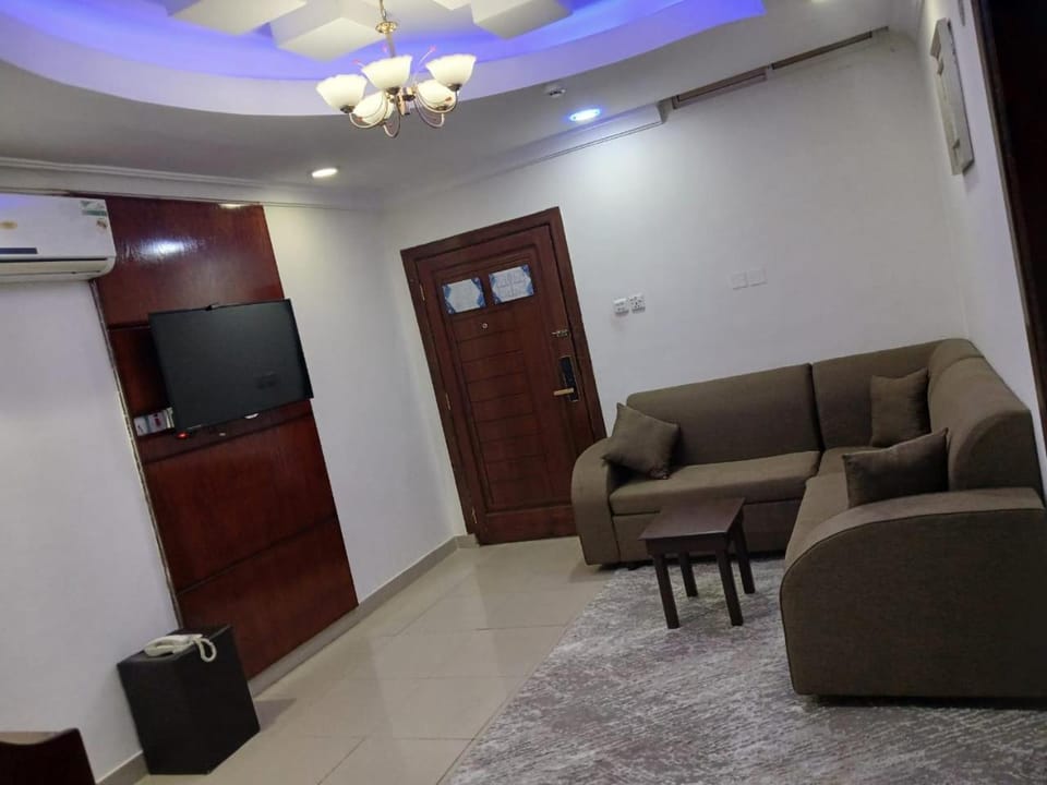 شقق حياة القريات لشقق المخدومة Apartment hotel in Saudi Arabia