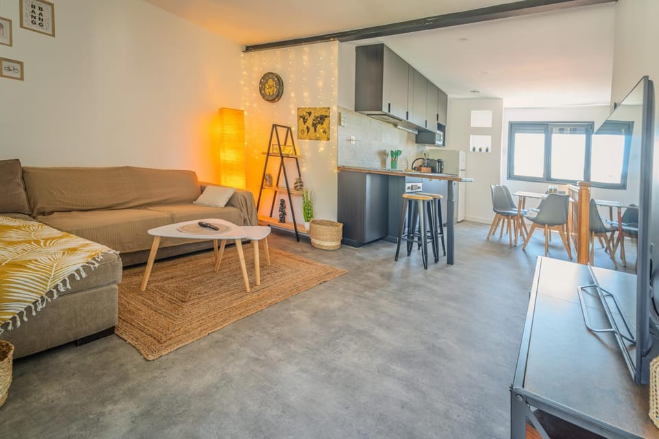 Kitchen or kitchenette, Living room, Dining area