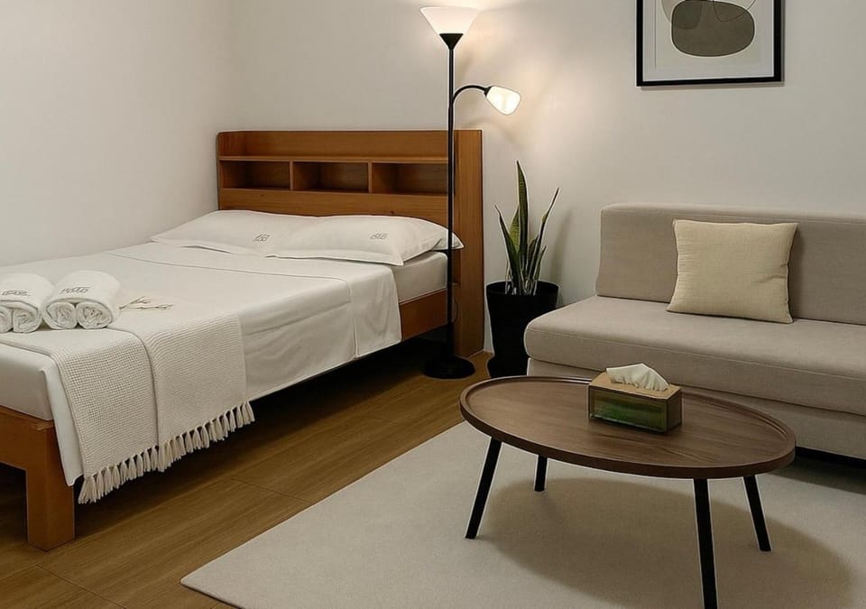 Photo of the whole room, Bedroom