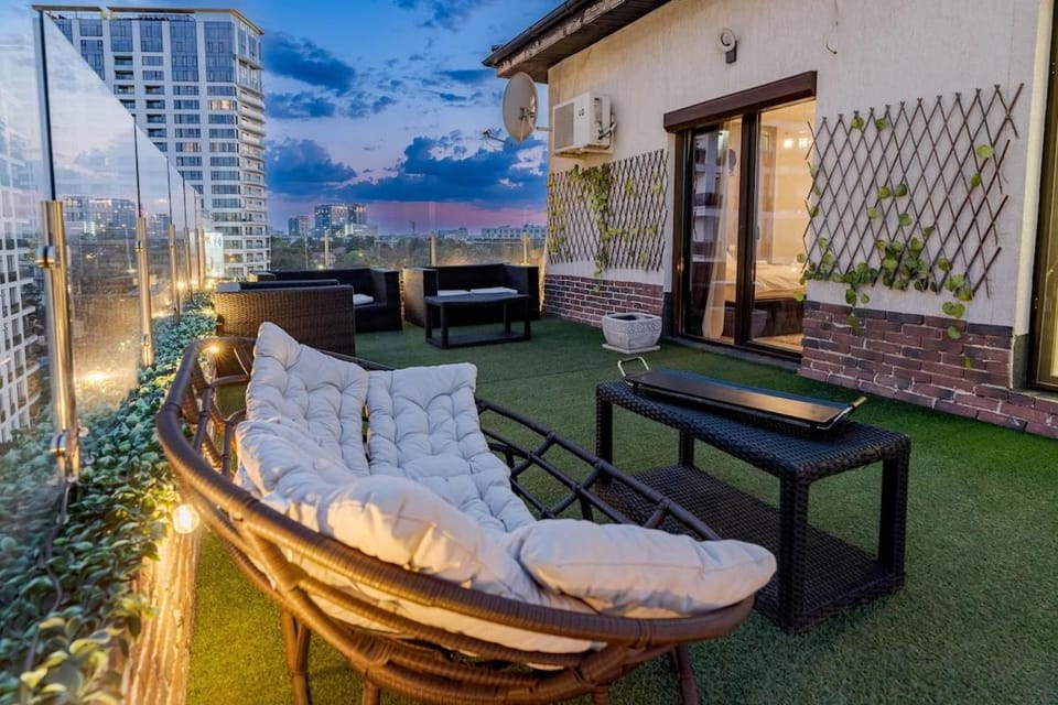 Downtown Floreasca Penthouse w Jacuzzi&Terrace Apartment in Bucharest