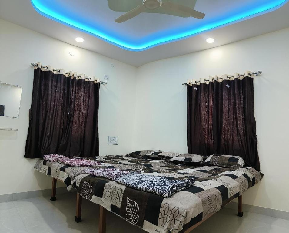 Atharv Guest House Bed and Breakfast in Maharashtra