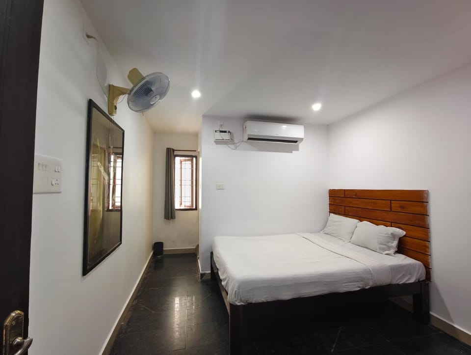 Bed, TV and multimedia, Photo of the whole room, Bedroom, air conditioner