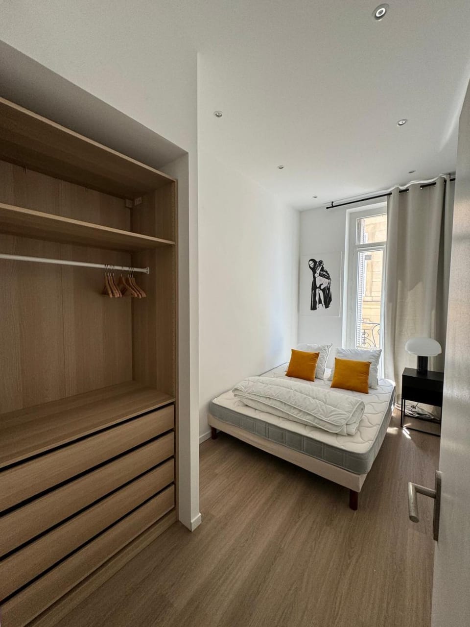 Le Banksy T2 Refurbished Apartment in Marseille