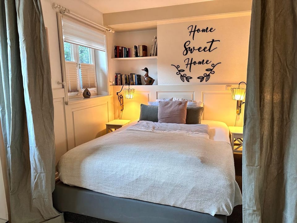 Bed, Kitchen or kitchenette, Photo of the whole room, Bedroom