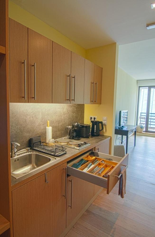 Kitchen or kitchenette, Dining area, stove