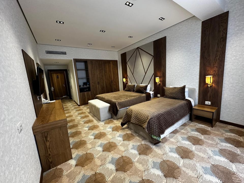 Bed, Living room, Photo of the whole room, Seating area, Bedroom