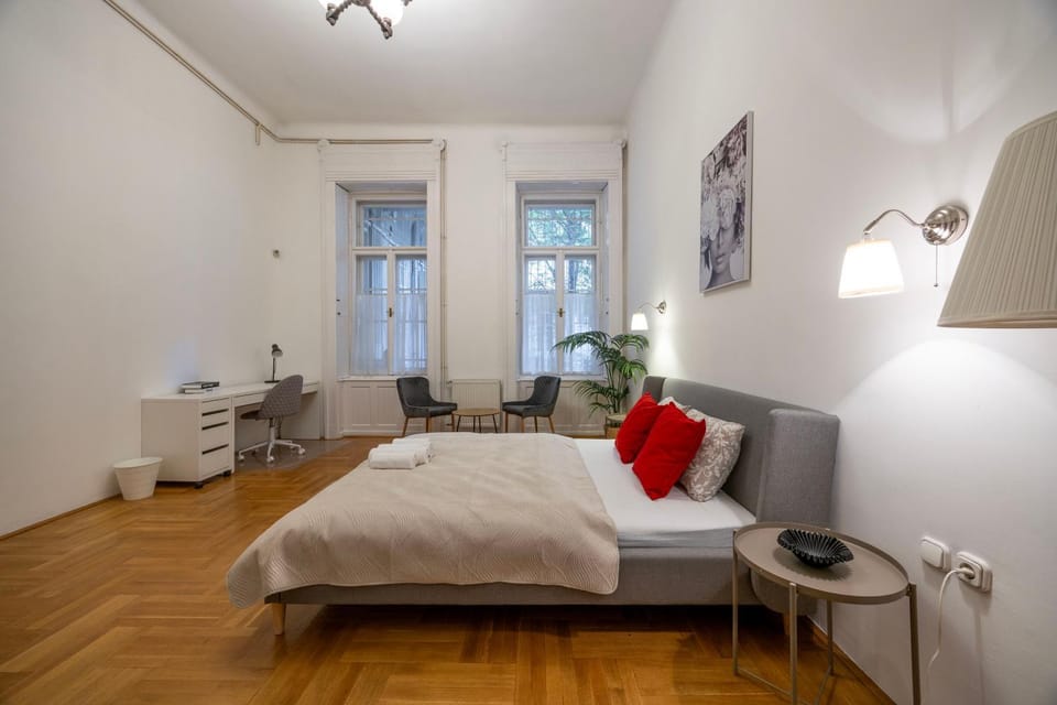 Bed, Living room, Photo of the whole room, Seating area, Bedroom